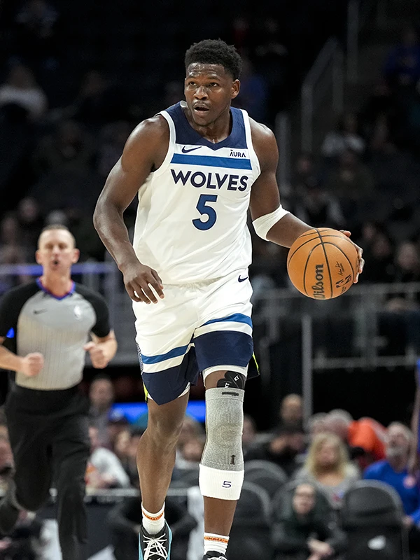 爱德华兹27 8 艾维32 6 森林狼力克活塞喜迎三连胜_篮板_助攻_方面