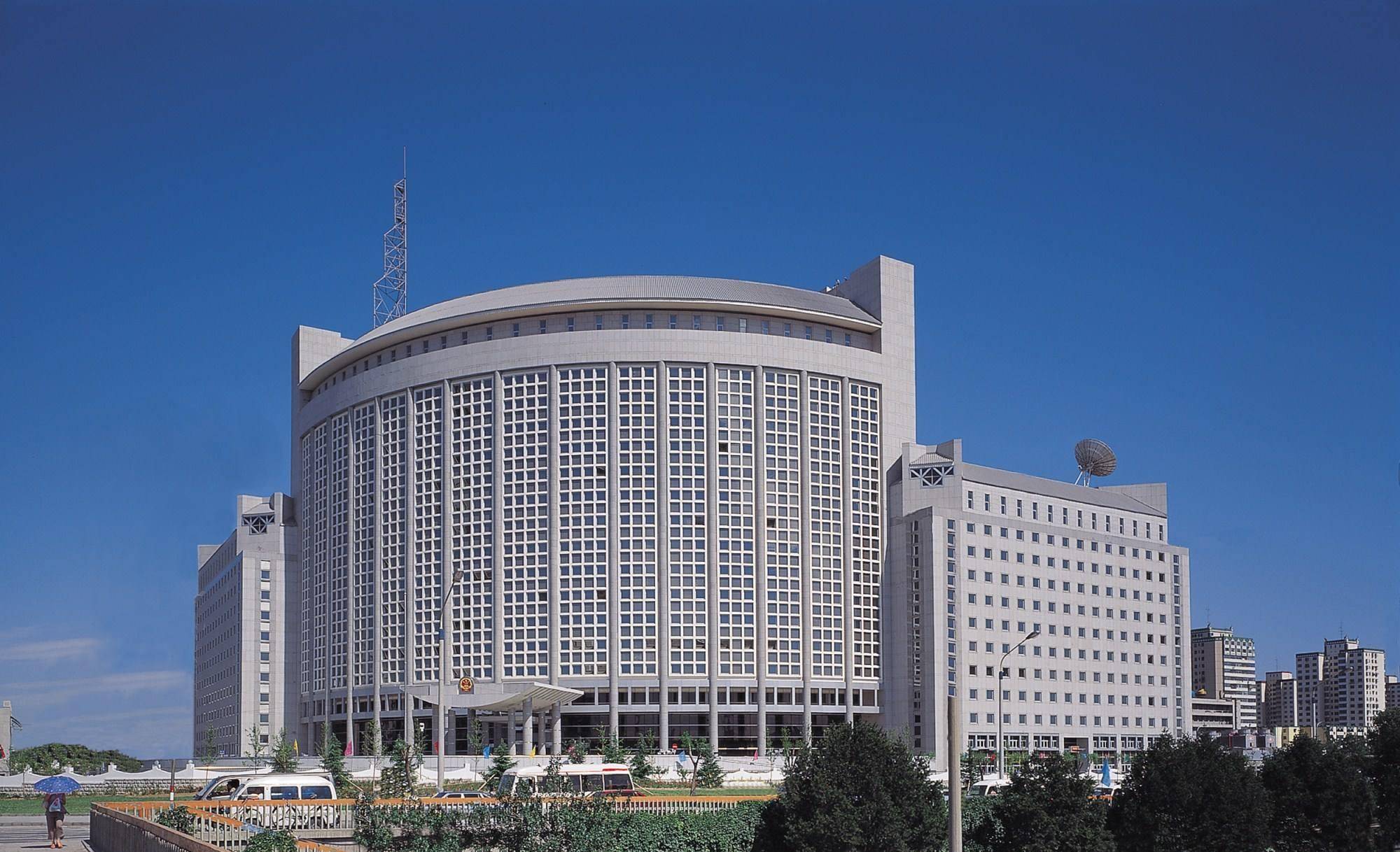 1985年美方帮中国信使叛逃,还顺走两袋外交邮包,最后结果如何?