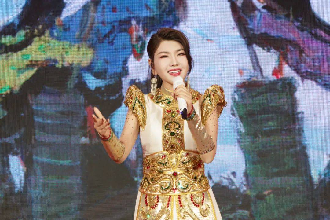 乌兰图雅用歌声点亮中国美术馆之夜!-搜狐大视野-搜狐新闻