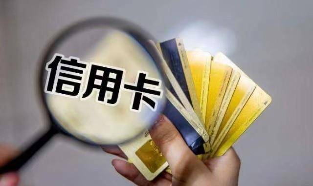 2019年,27歲女律師助理燒炭自盡:月入3千,信用卡卻87