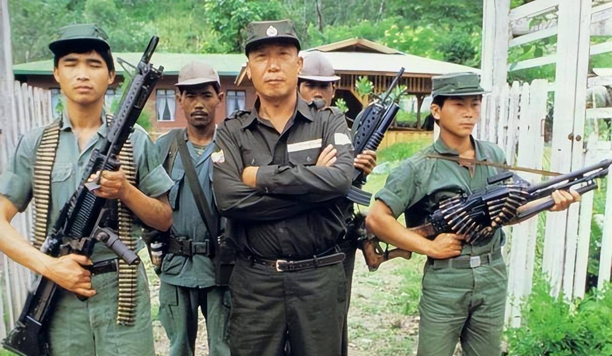 1996年,缅甸政府知道如果真的打起来,自己可坤沙肯定会两败俱伤,于是