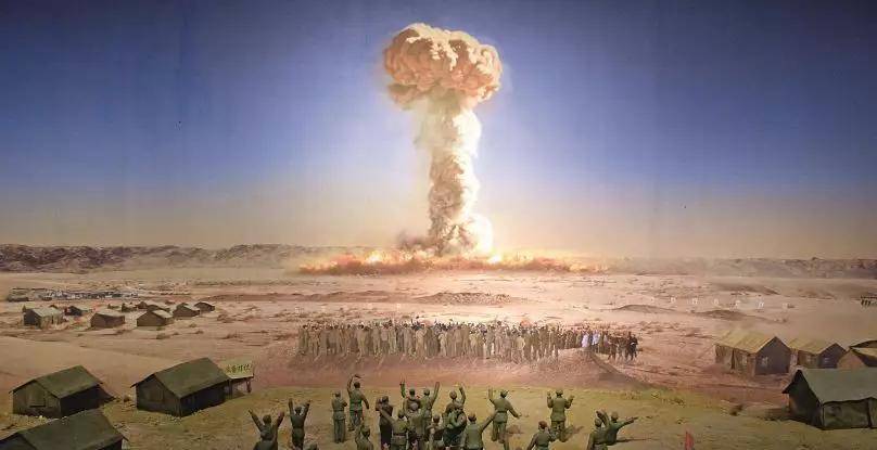 1962年英国为阻中国收回香港,偷运48颗核弹到新加坡,为何没出手_英方