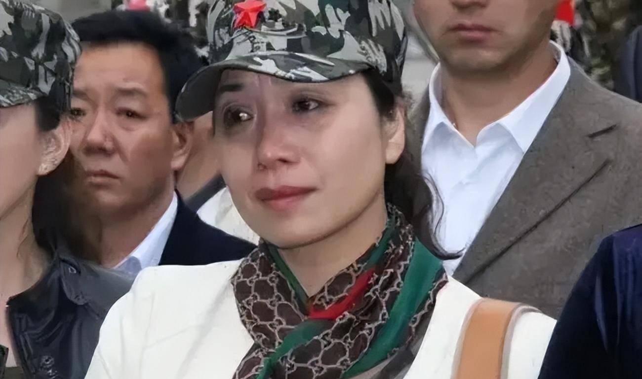 1986年老山战场照《死吻》:那名救护女护士张茹,后来怎样了?