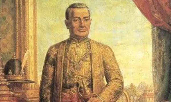 拉玛四世在位期间,他眼看宗主国中国清王朝饱受英国,法国等欧洲强国