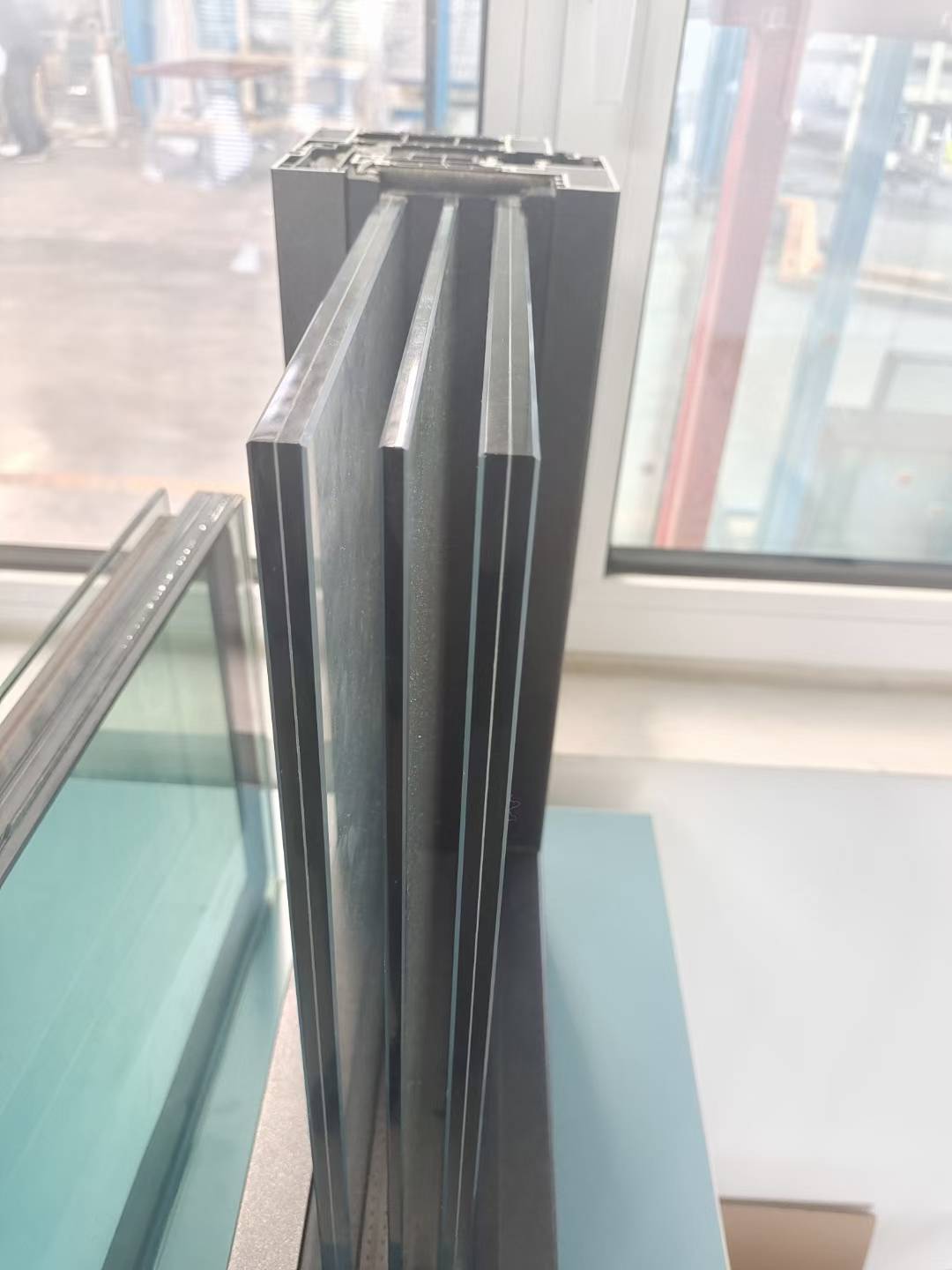 门窗玻璃20年不漏气不起雾,2024年都在4sg柔性暖边充氩气隔音玻璃_中