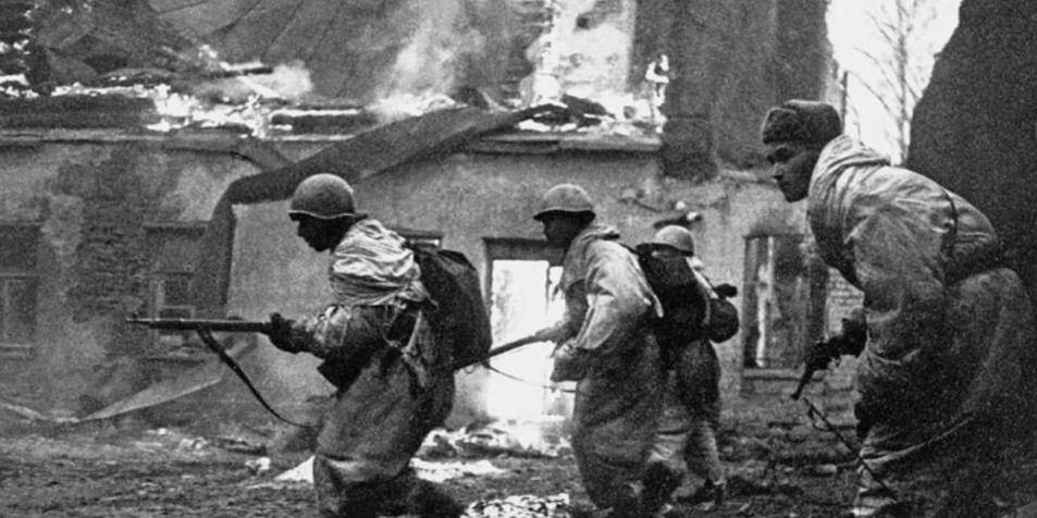 1941年6月22日,德军突然发起的巴巴罗萨战役给苏军造成了巨大的打击和