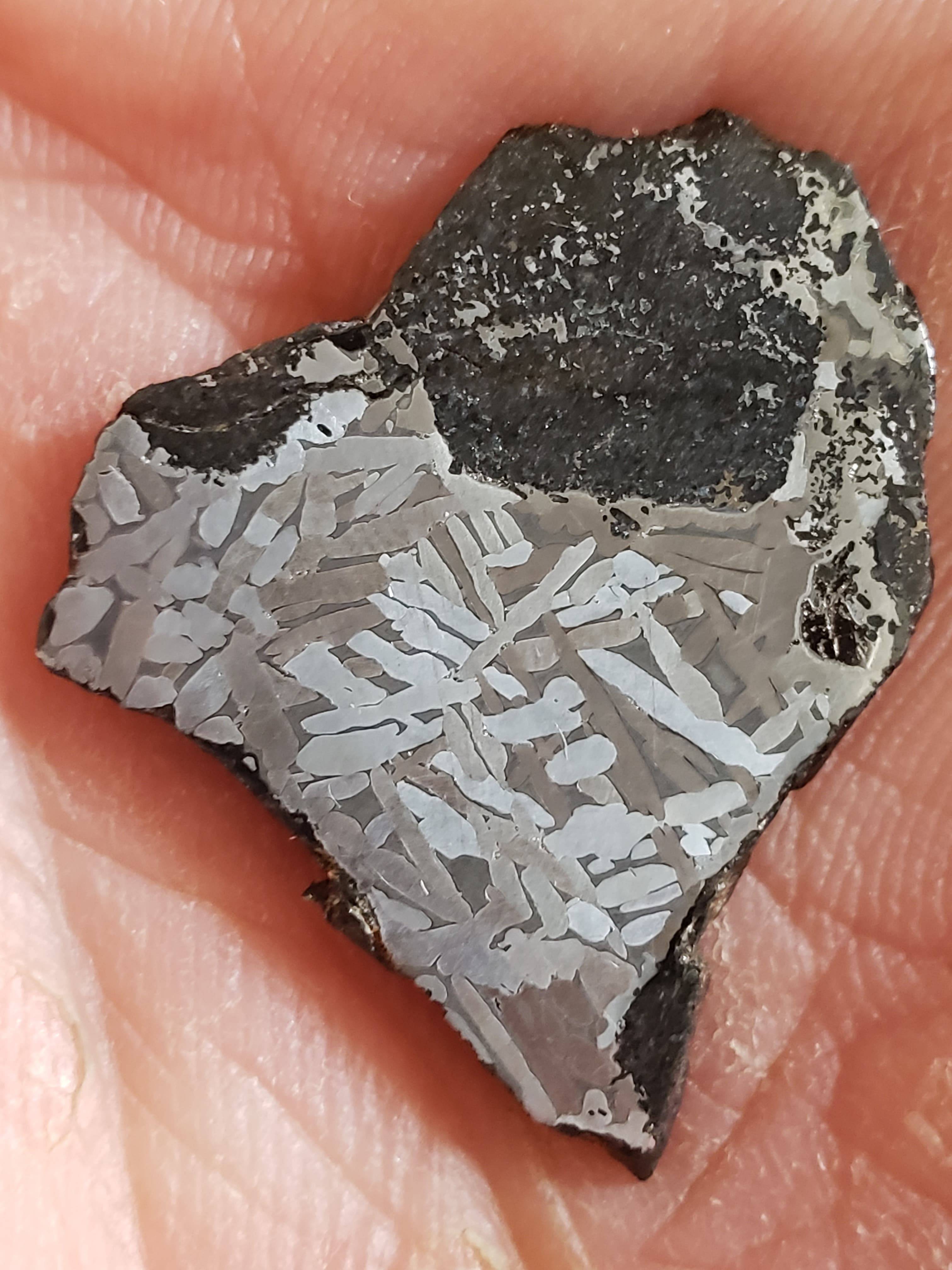 像铁陨石一样的无球粒陨石,你肯定没见过!_大部分_辉石_鉴定