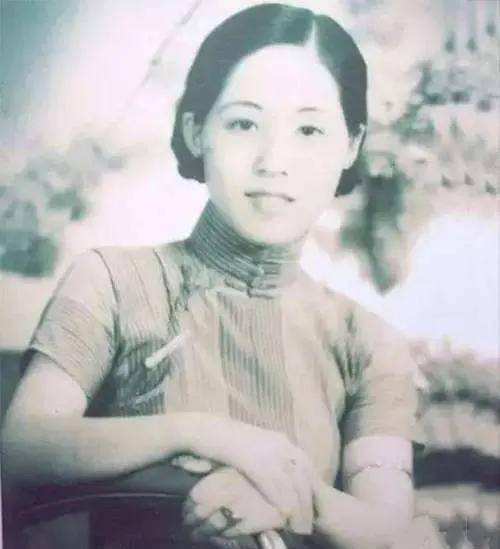 13岁进堂子,14岁成督军夫人,离婚开锦江饭店,杜月笙