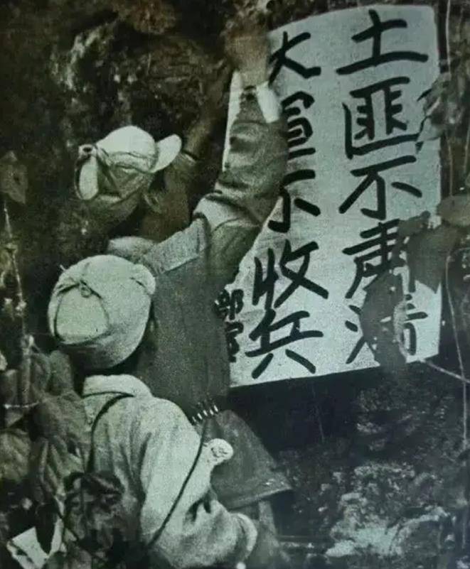 带500匪徒拦截文工团女兵,最后栽在农家妇女手里_解放军_土匪_湘西