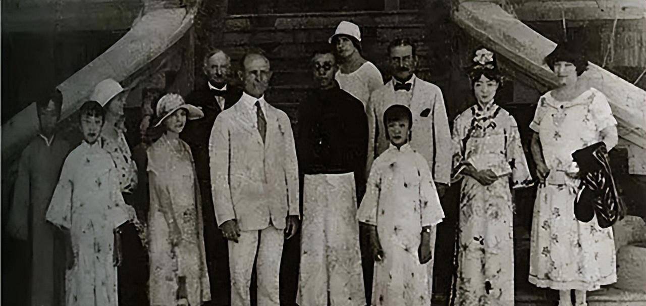 其实好些明星都是满清贵族后裔!_溥仪_生活_清朝