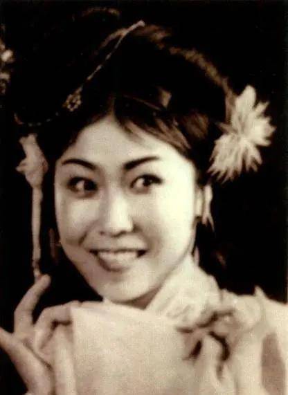 东北女匪首张素贞,一生"作恶多端",24岁被枪决百姓为何来送行