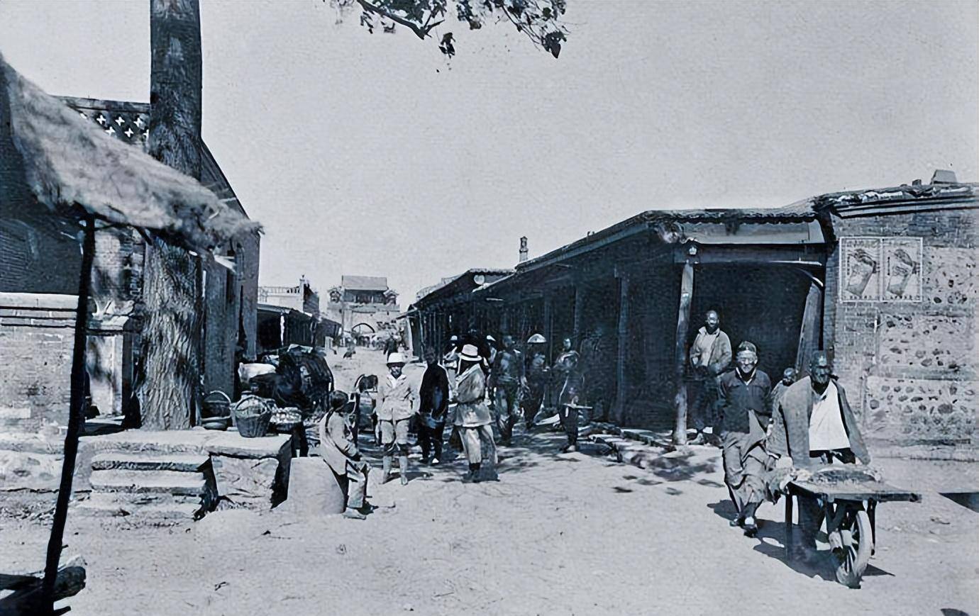 杜月笙传奇:2岁丧母,4岁丧父,7岁时善良后妈神秘