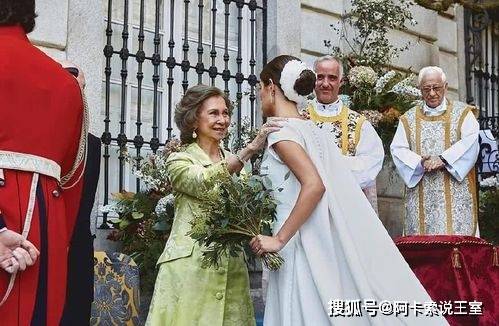 西班牙诺拉公主参加军营训练，不惧怕和民众接触，对西班牙王室起到关键作用_国王_费利佩_索菲娅