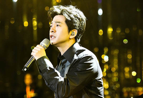 只因春晚唱了一首歌,被封杀14年,如今身价过亿,却无偿捐给祖国_李健