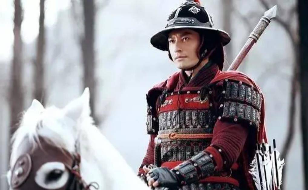 岳飞背后刻的4个字,其实不是"精忠报国",我们都错了_秦桧_岳母_儿子