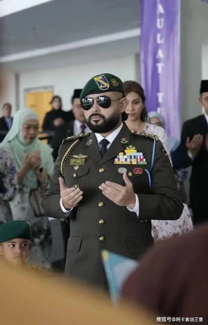 马来西亚柔佛州王储依斯马尔出席公务,军队高级将领随行,2014年和平民