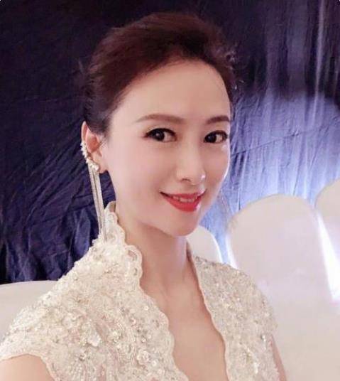 她是人人想娶的女星,颜值与实力并存,如今55岁容颜不老_翁虹_古天乐