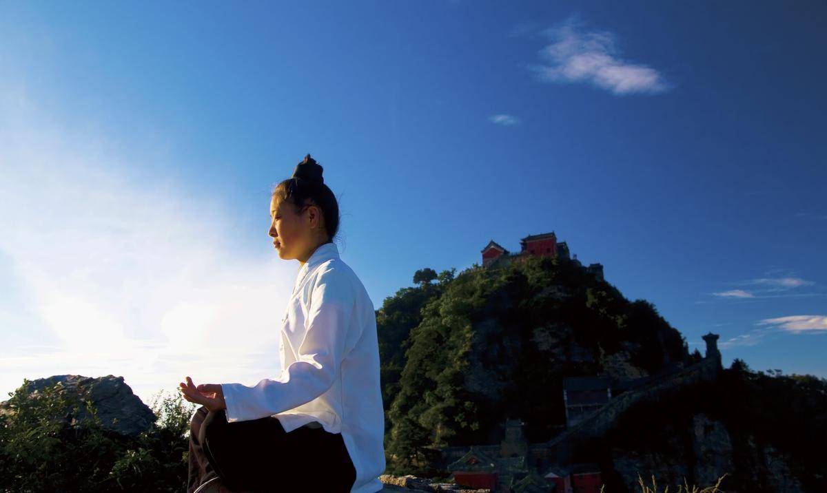 23岁女道士王熹贞,宣告自己即将羽化,近10万人围观,结局怎样?