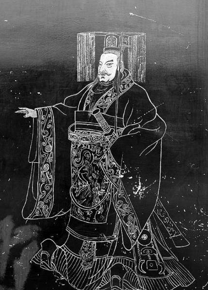 都说秦始皇暴虐无常,但即使淳于越在宴会上说他江山不能长久,他也依然