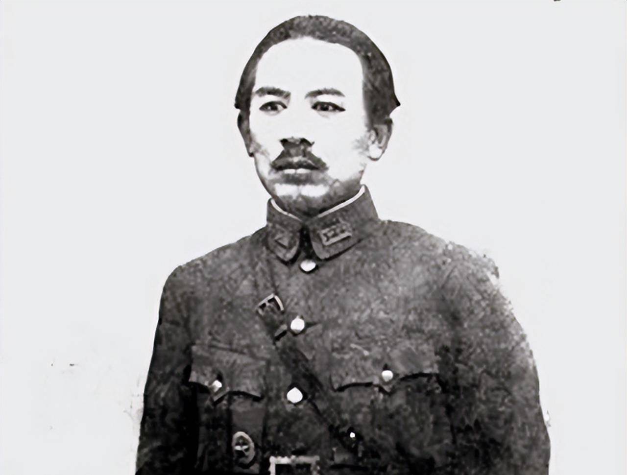 乌斯满最后的时刻:戴着沉重的脚镣,每天利用放风的机会祈祷_盛世才