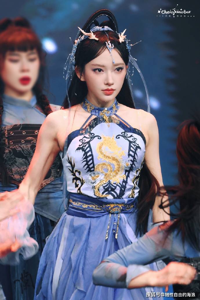 程潇华彩晚会琉璃龙女造型释出,造型抢眼惊艳全场,不看后悔_表演_舞台