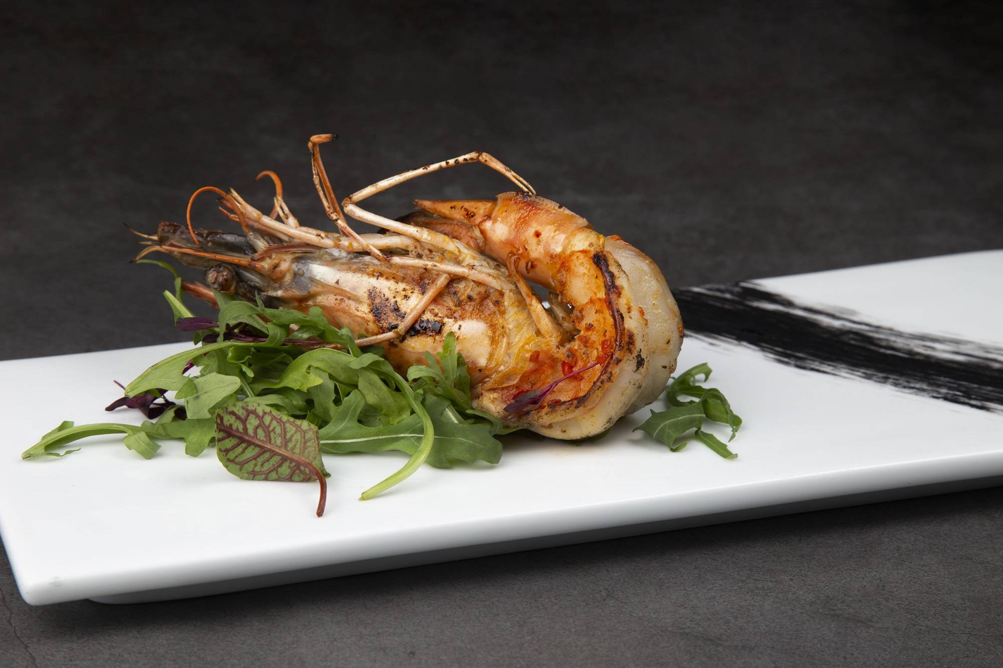 烩饭配三文鱼慕斯,丝绸奶酪芝士,威尼斯酒沫惠灵顿三文鱼配风干番茄