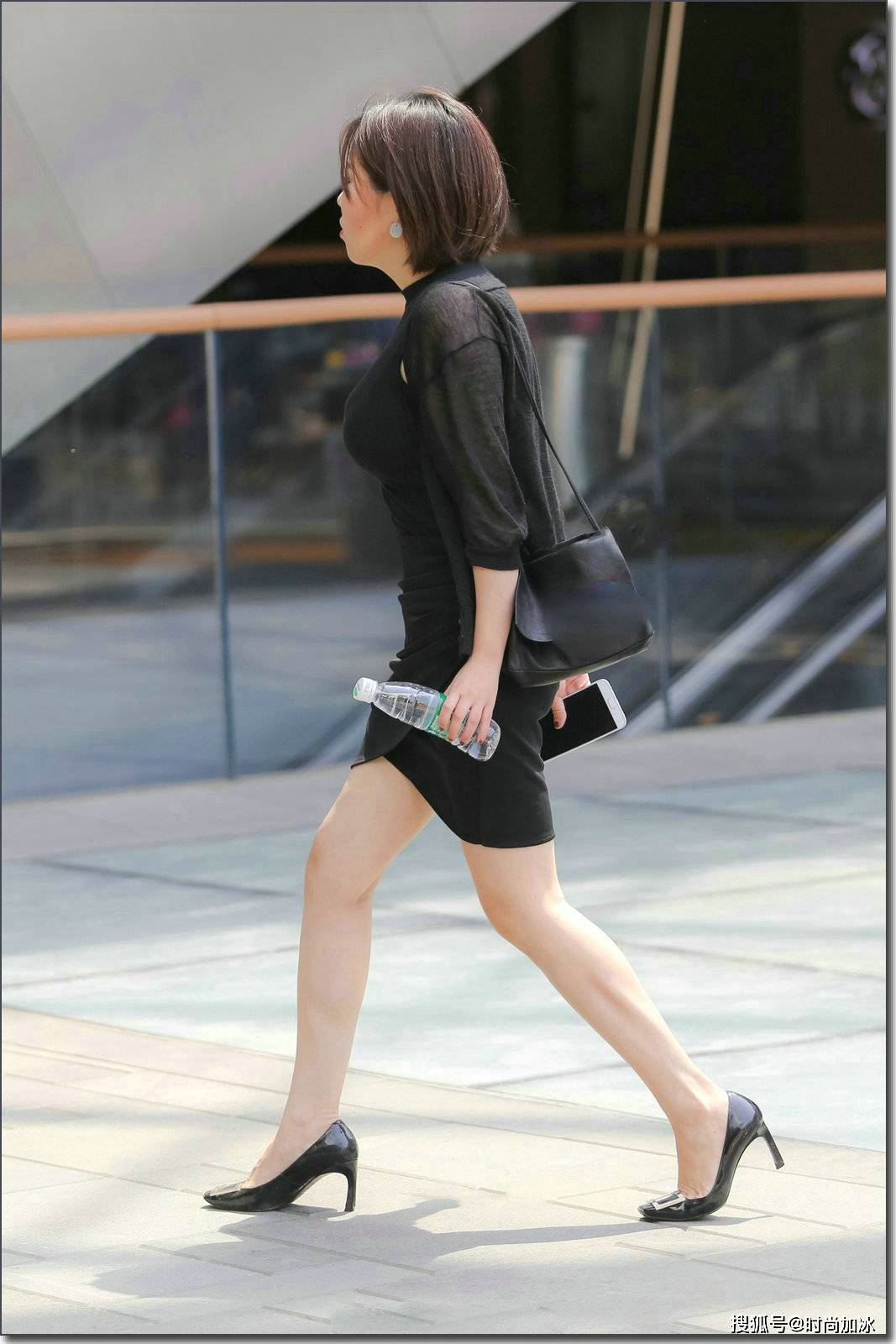 无袖针织紧身连衣短裙,职场女性的优雅之选_穿着_形象_专业