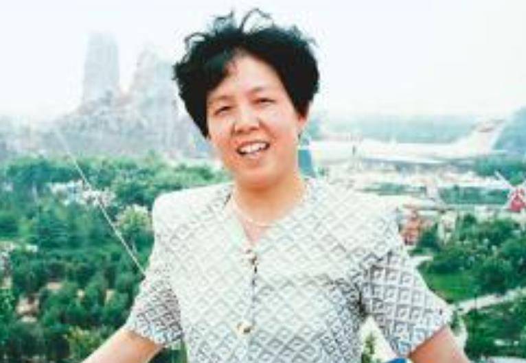 救下6名学生的殷雪梅:学校更其名,10万人悼念_孩子_小学_刘臻