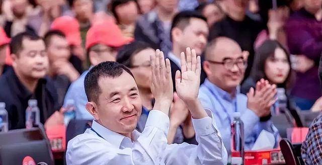 陈行甲:强硬反腐第一人,中国最牛县委书记为何突然辞职人生转场_巴东