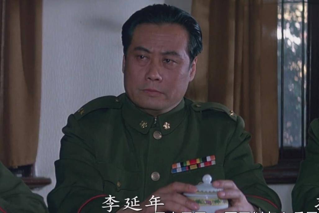 此时白崇禧压根就没想过出兵救援从自己华中剿总出去的"继子"黄维兵团