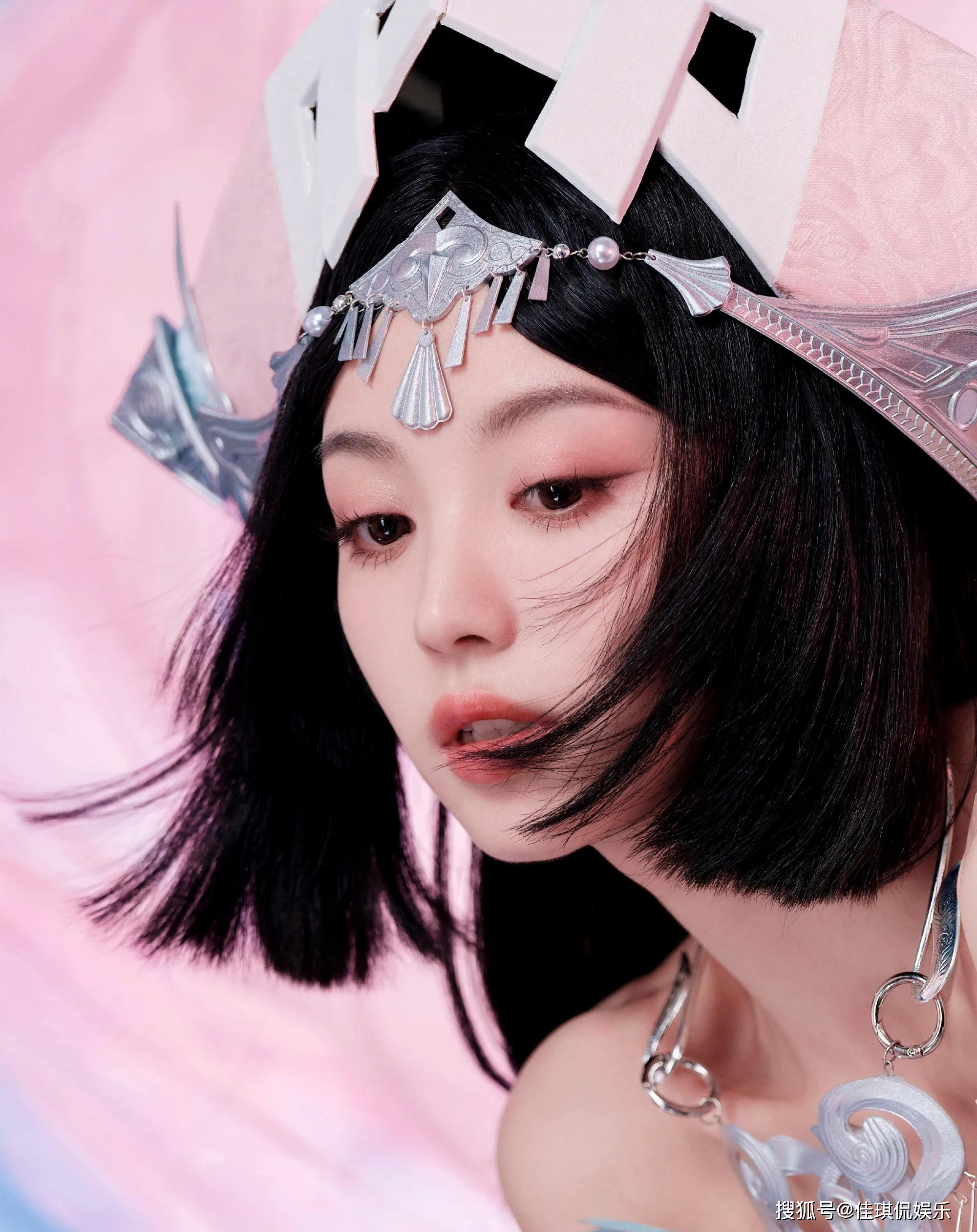 田曦薇cos王者荣耀西施,麻花辫新造型化身锦鲤少女,太美了!