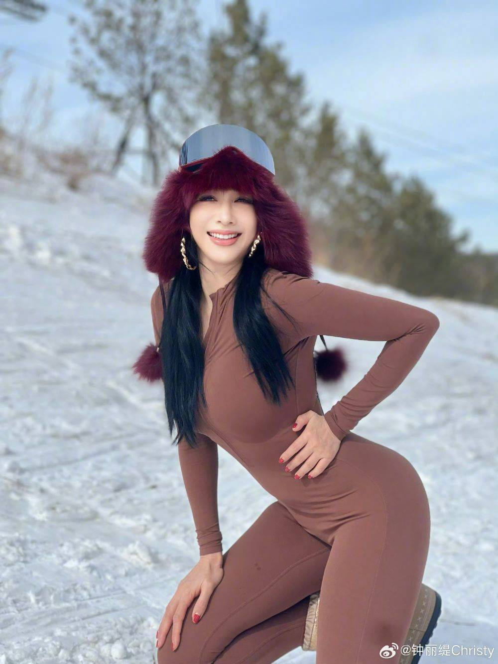 53岁钟丽缇这身材好的也太令人置信了!翘臀细腰,熟女的魅惑力简直爆棚