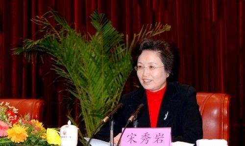 她被称为青海高原的女儿,是我国第二位女省长,如今66