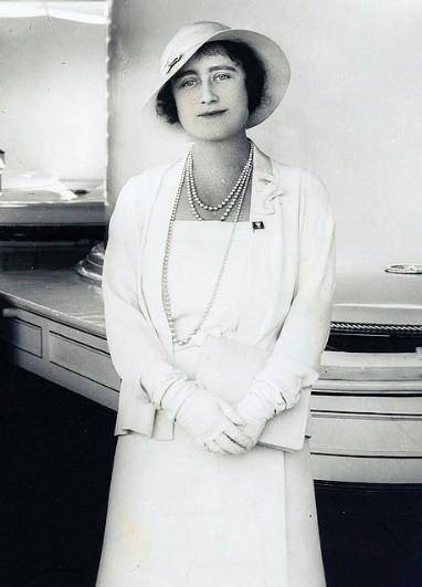 英女王母亲:先婚后爱,扶持口吃国王被家暴,智斗"赘婿"