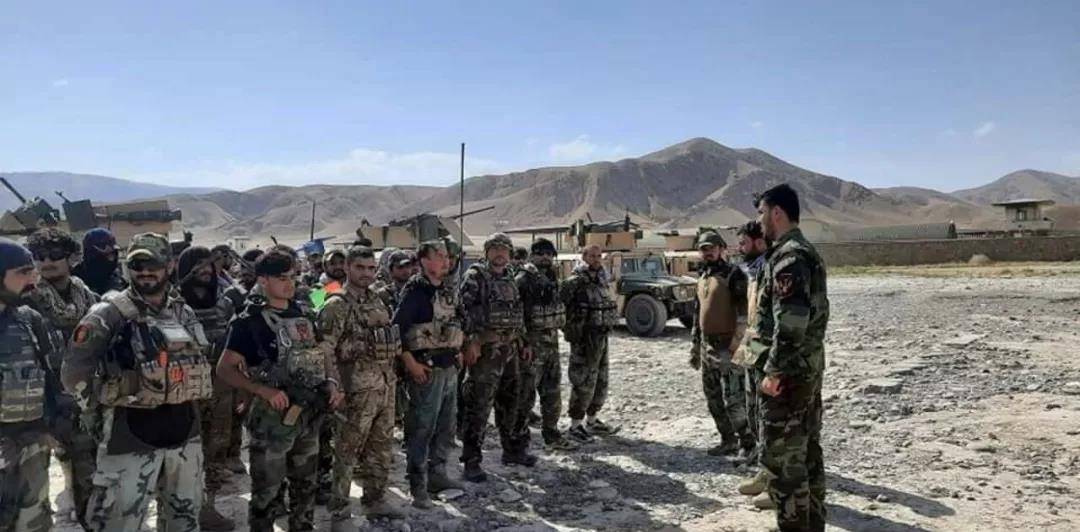 甚至,有些军警为了能拿到钱,在采取攻击行动前还会给塔利班通风报信以