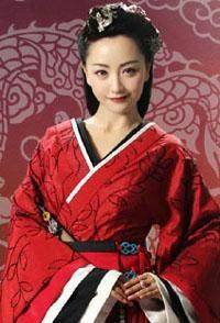 而宣帝在霍光死后三年,虽以"郑伯克段"之术族灭霍氏,并废杀霍皇后,但