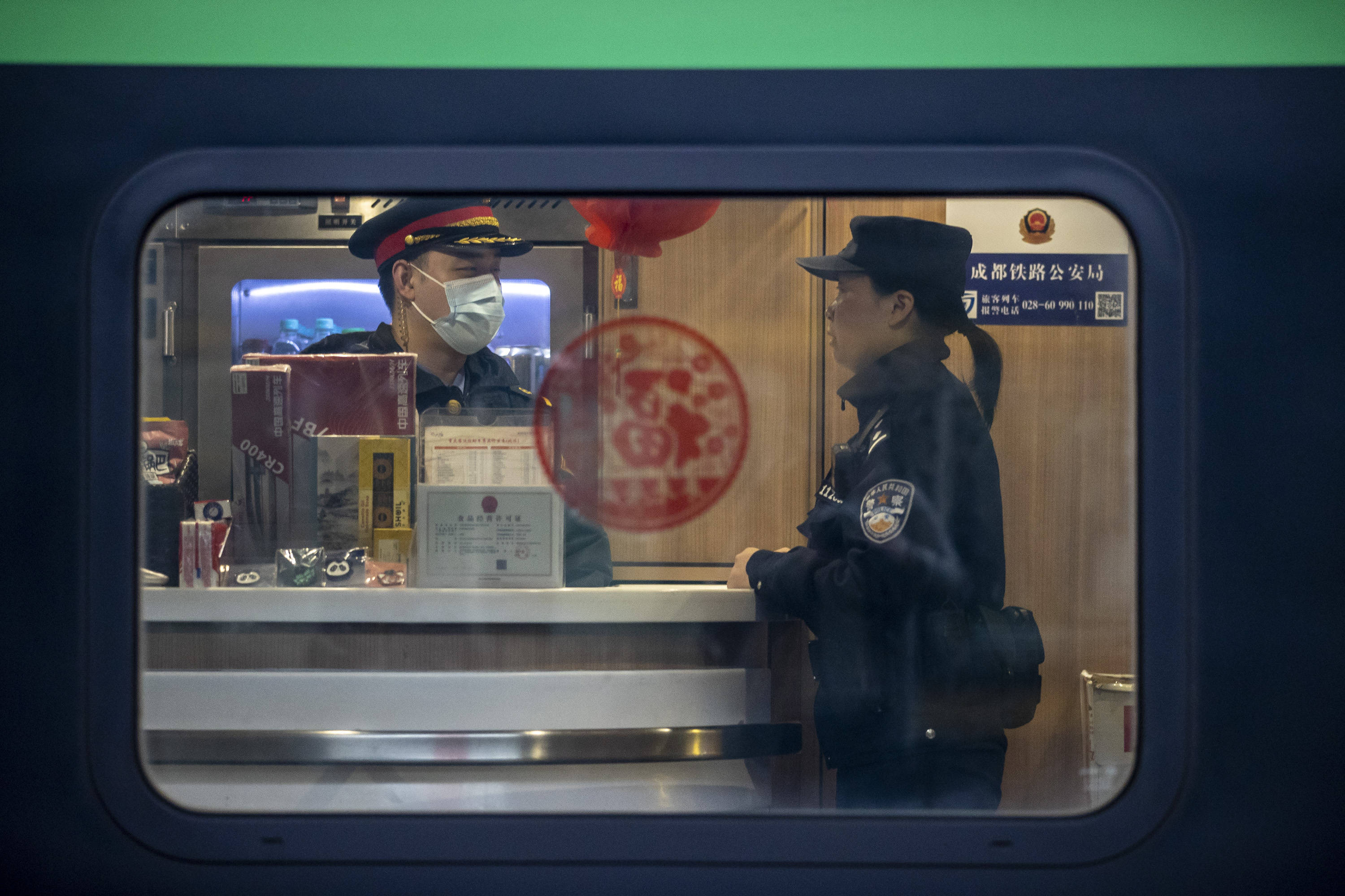 2024春运全国铁路公安民警"风采杯"纪实摄影大赛作品