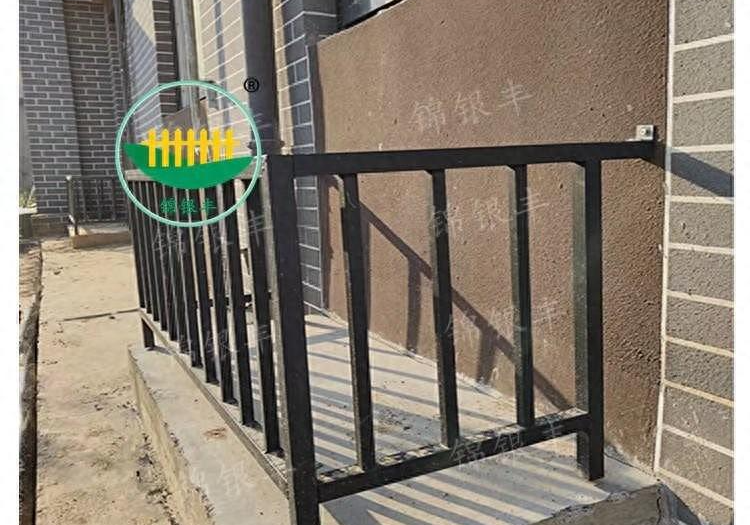 锦银丰护栏:高层住宅小区锌钢护栏 阳台护栏 连廊护栏定制工厂