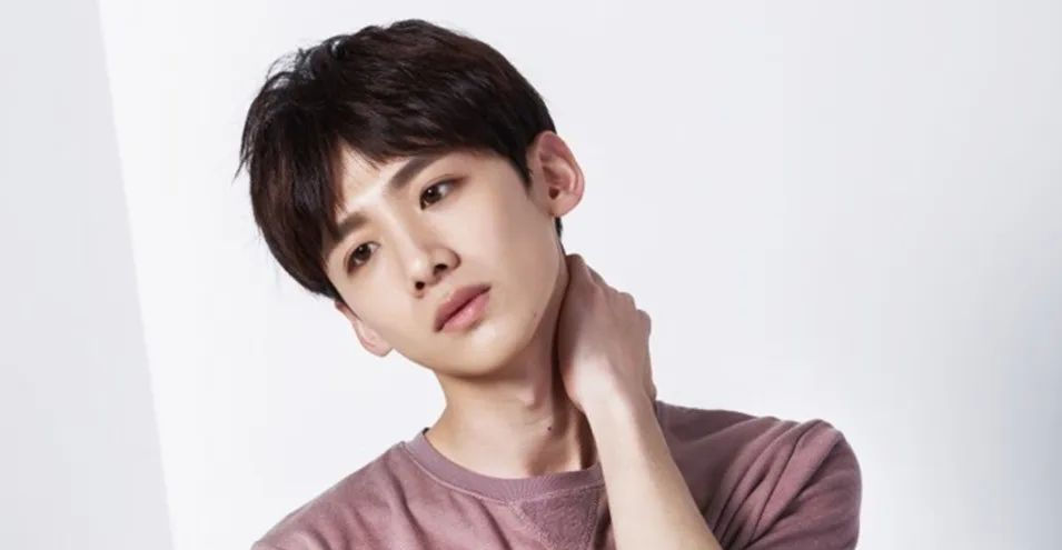 白敬亭是得罪了多少人,业内人士纷纷吐槽他的人品,白敬亭是高攀了宋轶