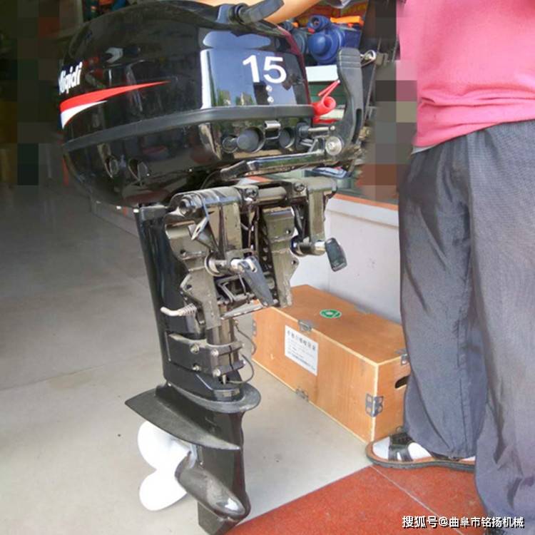木船铁船下推进器 小型便携式舷外机 4冲程铁皮船用挂机_搜狐汽车