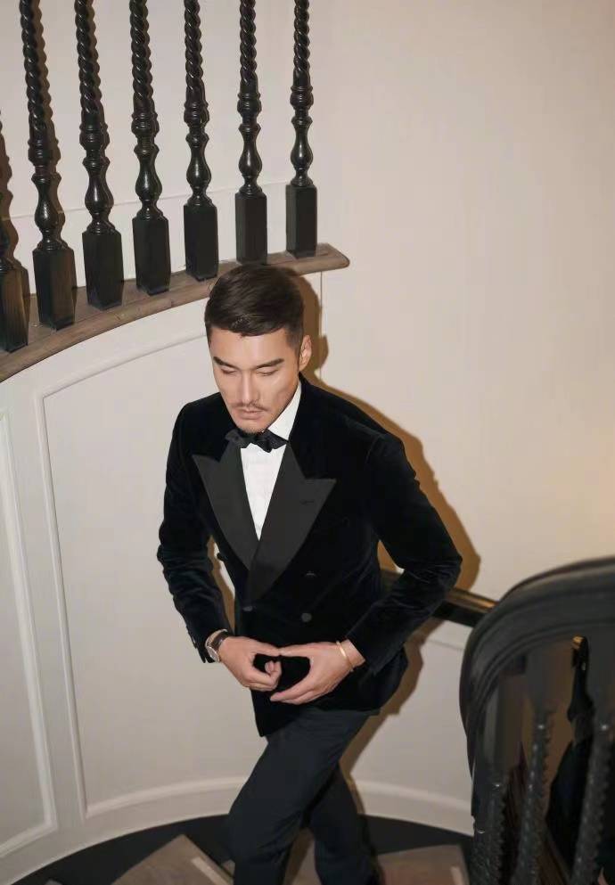 胡兵:52岁魅力不减,时尚界的不朽传奇!_潮流_身影_偶像