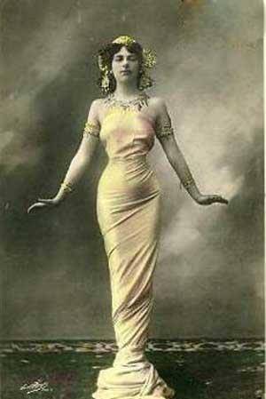 她是最著名的美女间谍,无数法德军官痴迷她,死后头颅存放博物馆_玛塔