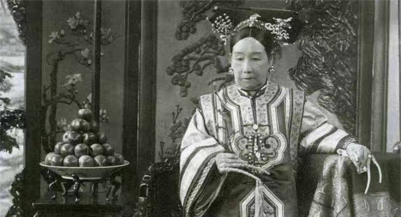 规制,那时候就成了一件麻烦事,但是他也知道自己在慈禧太后眼中的地位