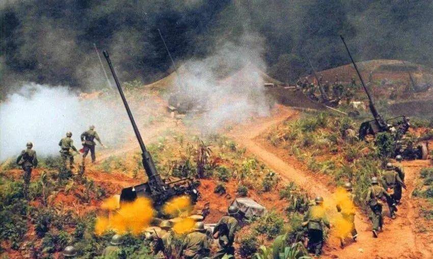 收复老山,者阴山之后,为防止越南军队的继续进犯,也为了拖住越南军队