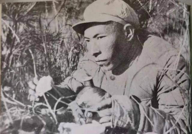 还有一位叫张桃芳的狙神,共狙杀214名敌人,创下了朝鲜战场上的狙击