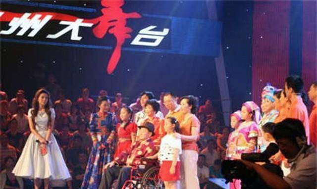 他曾是中国飞行员,退伍后成央视主持人,娇妻相伴生活美满_赵屹鸥_上海