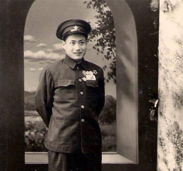 部队登陆海南岛受阻,刘振华拿起卡宾枪,高喊:跟我来_加强团_胜利_成功