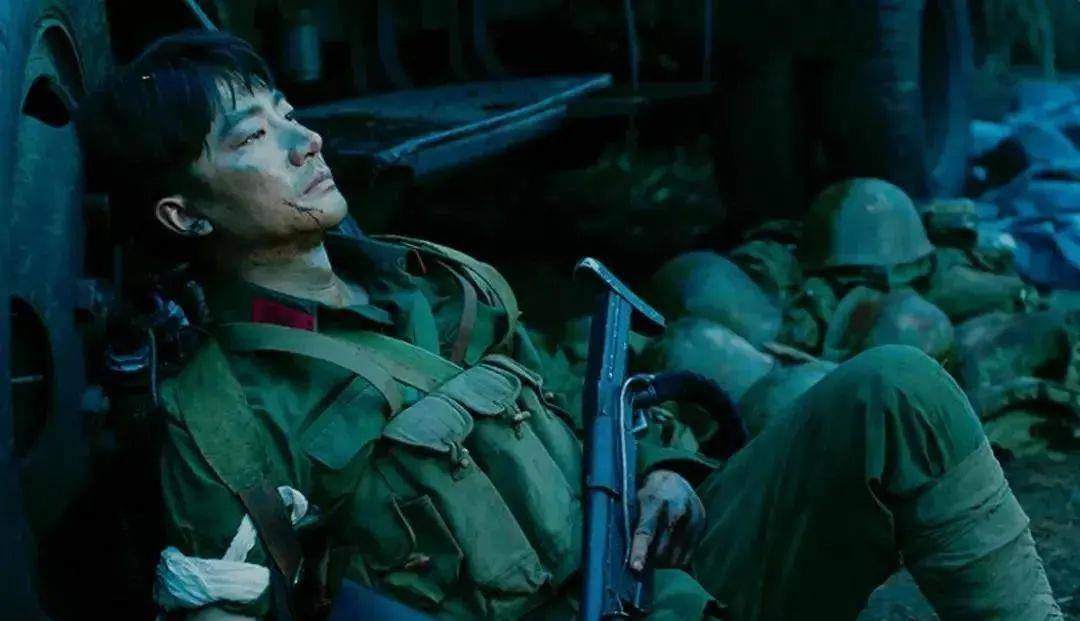 1986年老山战场照《死吻》:那名救护队女战士张茹,后来怎样了_越南_赵