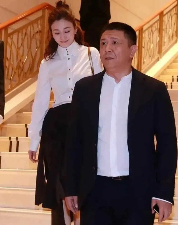 李小冉嫁给真爱!徐佳宁送5亿求婚,暖男守护不离!_爱情_宁都_关怀