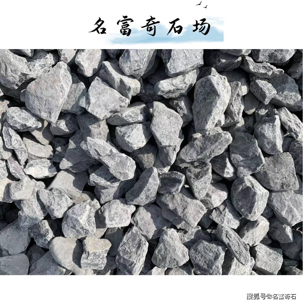 砾石铲车装车现场,黑色砾石,1-3公分,园林绿化,露营造景  价格美丽!